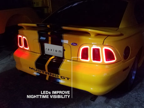 Feux arrière à LED Raxiom 96-98 Ford Mustang Icon - Boîtier noir (lentille fumée)