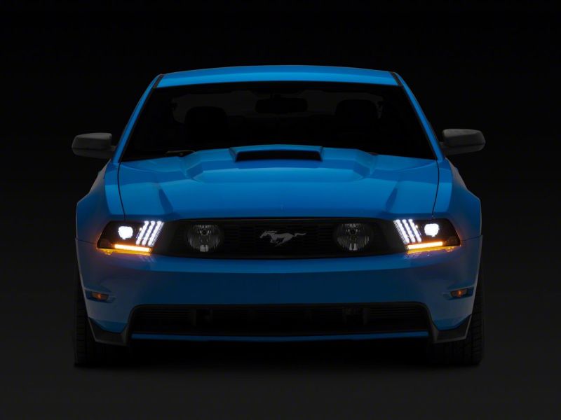 Phares de projecteur à LED Raxiom 10-12 Ford Mustang SEQL, clignotants - Boîtier noir (lentille transparente)