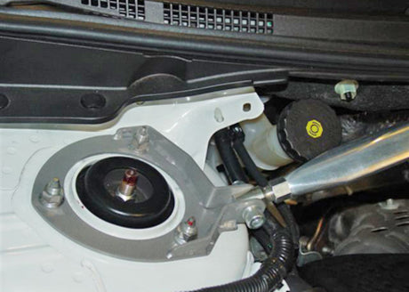 Barre de renfort réglable pour tourelle de jambe de force avant Whiteline 09+ Lancer Ralliart