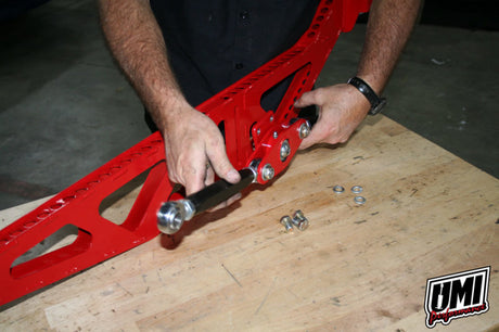 UMI Performance 82-02 GM F-Body Watts Link fabriqué en usine à l'arrière
