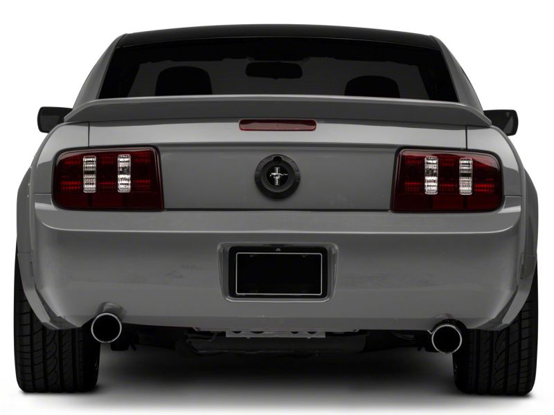 Feux arrière Raxiom 05-09 Ford Mustang Coyote - Boîtier noir (lentille fumée)