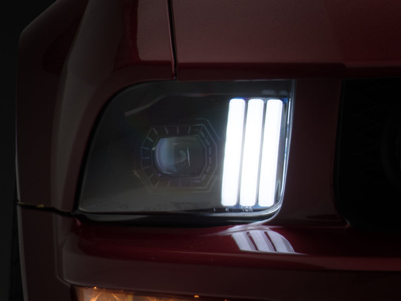 Raxiom 05-09 Ford Mustang avec phares halogènes - Boîtier noir (lentille transparente) (pas de GT500)