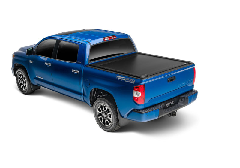 Housse de caisse RetraxONE XR pour Toyota Tundra 2022+ (caisse de 5,7 pieds avec système de rails de pont)