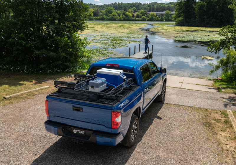 Housse de caisse RetraxONE XR pour Toyota Tundra 2022+ (caisse de 5,7 pieds avec système de rails de pont)