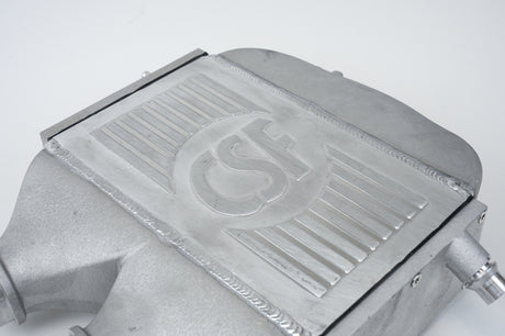 Refroidisseur d'air de suralimentation à montage supérieur CSF 2014+ BMW M3/M4 (F8X) - Finition brute