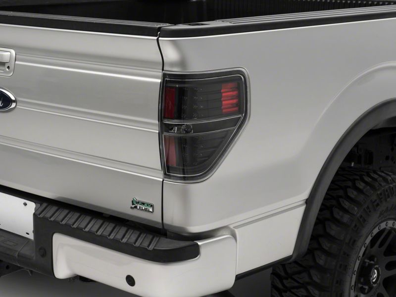 Feux arrière à LED Raxiom 09-14 Ford F-150 Styleside - Boîtier noir (lentille transparente)