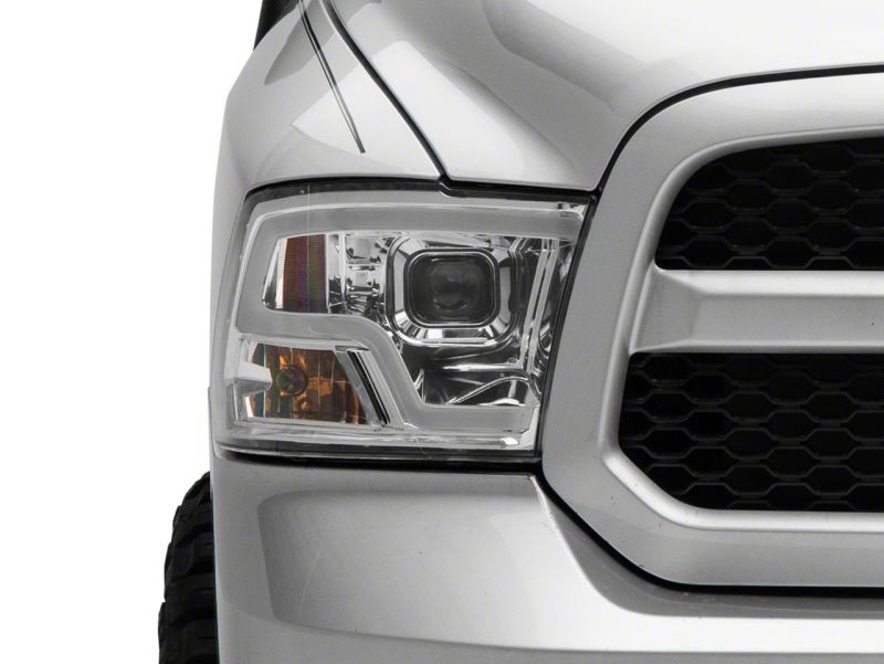 Phares à LED sans projecteur Raxiom 09-18 Dodge RAM 1500 - Boîtier chromé (lentille transparente)