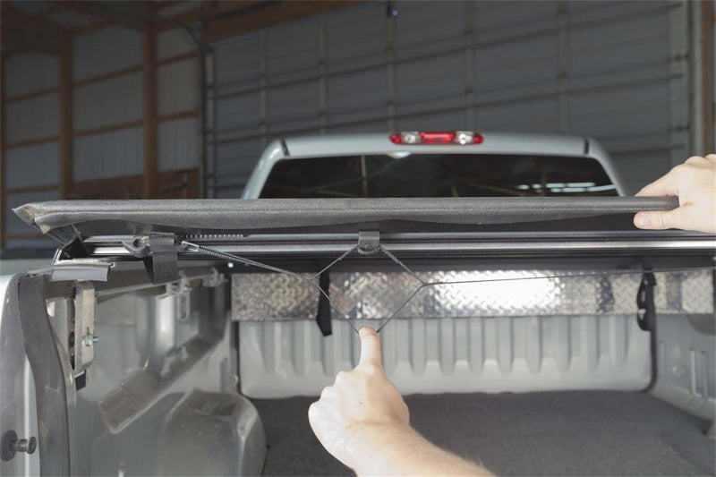 Housse enroulable pour accès Lorado 07-13 Chevy/GMC Full Size All 8ft Bed (inclut Dually)