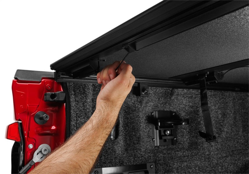 BAK 21-22 Ford F-150 (y compris Lightning 2022) BAKFlip MX4 5,7 pi Couvre-caisse - Finition mate