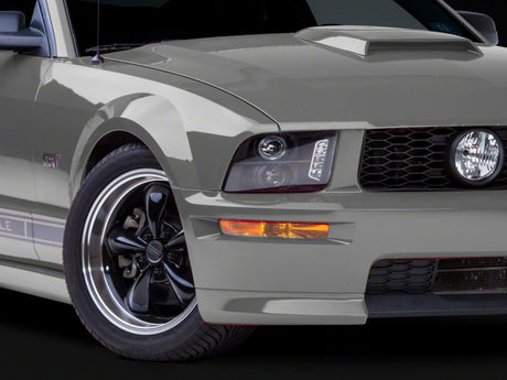 Phares de projecteur à LED Raxiom 05-09 Ford Mustang à l'exclusion de la GT500 - Boîtier noir (lentille transparente)