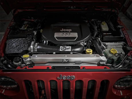 Radiateur à barres et plaques aFe BladeRunner GT Series avec tuyaux noirs 12-18 Jeep Wrangler (JK) V6 3,6 L