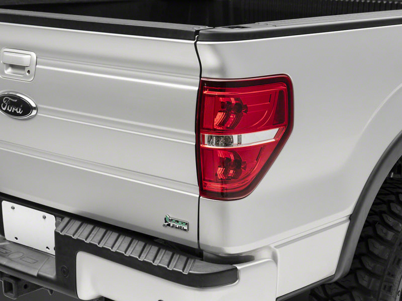 Feux arrière Raxiom 09-14 Ford F-150 Styleside - Boîtier chromé - Lentille rouge/transparente