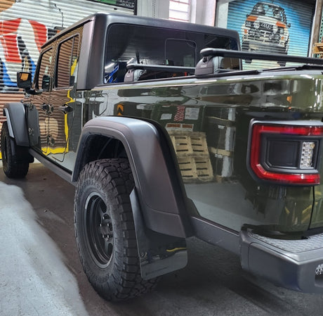 Garde-boue noir Rally Armor 19-23 Jeep JT Gladiator Mojave/Rubicon avec logo noir métallisé