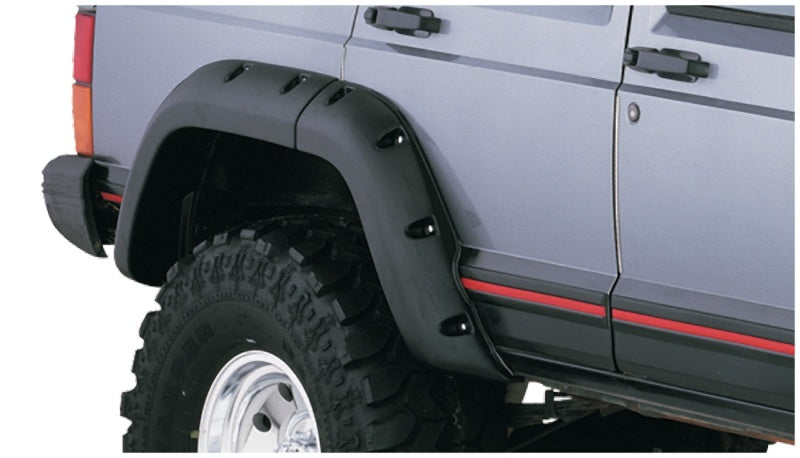 Bushwacker 84-01 Jeep Cherokee Cutout Style Flares 2 pièces pour utilitaire sport 4 portes uniquement - Noir