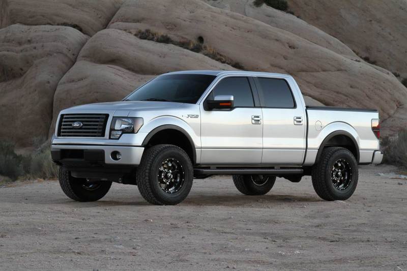 Système de base Fabtech 09-13 Ford F150 4WD 4 pouces avec amortisseurs de performance