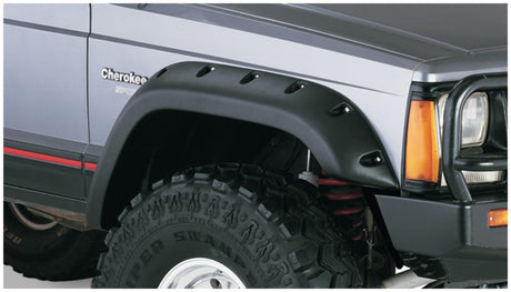 Bushwacker 84-01 Jeep Cherokee Cutout Style Flares 4 pièces Compatible uniquement avec les utilitaires sport à 4 portes - Noir