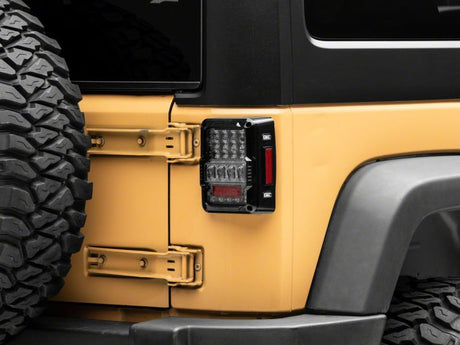 Feux arrière à LED Raxiom 07-18 Jeep Wrangler JK Axial Series Lux - Boîtier noir (lentille transparente)