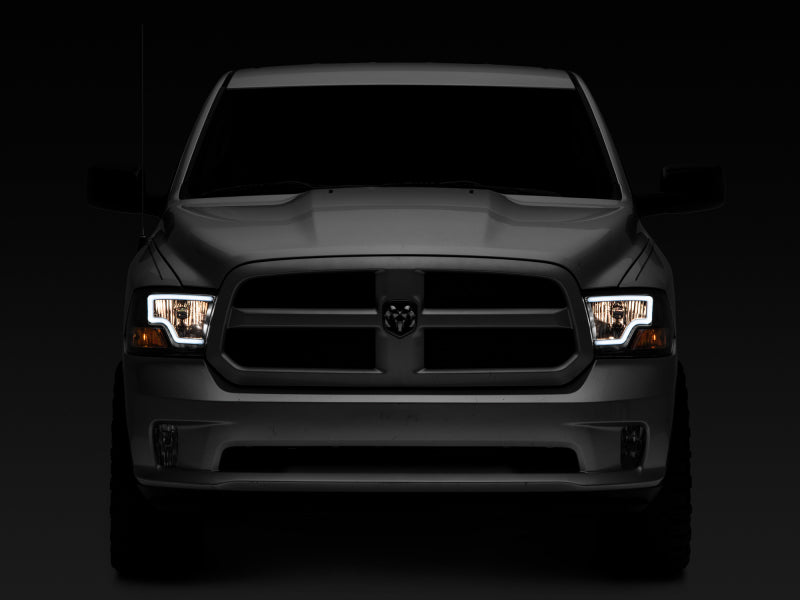 Phares à LED Raxiom 09-18 Dodge RAM 1500 - Boîtier noir (lentille transparente)