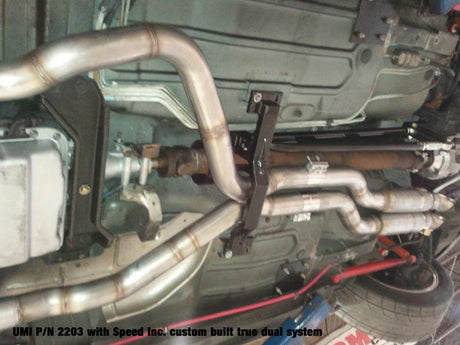 Montage de support de tunnel de carrosserie GM F 93-02 UMI Performance pour collecteurs à tube long avec boucle