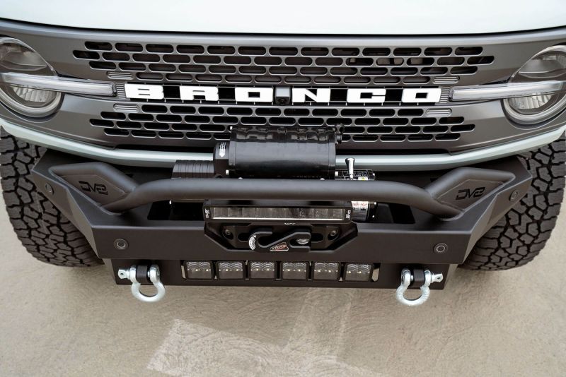 Pare-chocs avant modulaire DV8 Offroad 2021+ Ford Bronco compatible avec treuil et supports de feux auxiliaires