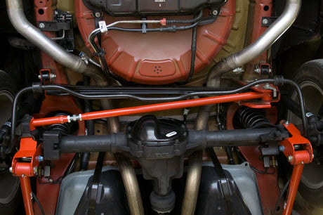 Barre Panhard réglable UMI Performance 05-14 Ford Mustang avec bagues en polyéthylène