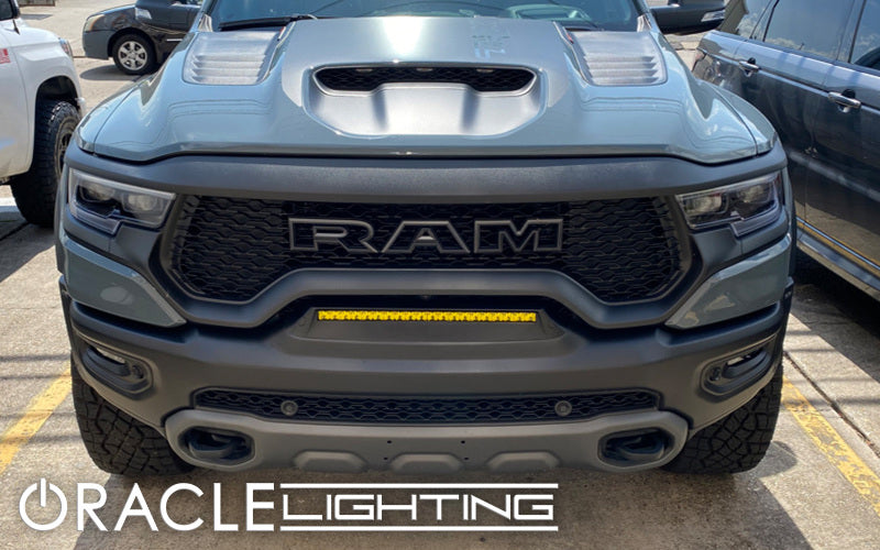 Système de barre lumineuse LED encastrée pour pare-chocs avant ORACLE Lighting 19-22 RAM Rebel/TRX - Jaune VOIR LA GARANTIE