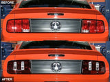 Feux arrière Raxiom 05-09 Ford Mustang Coyote - Boîtier noir (lentille fumée)