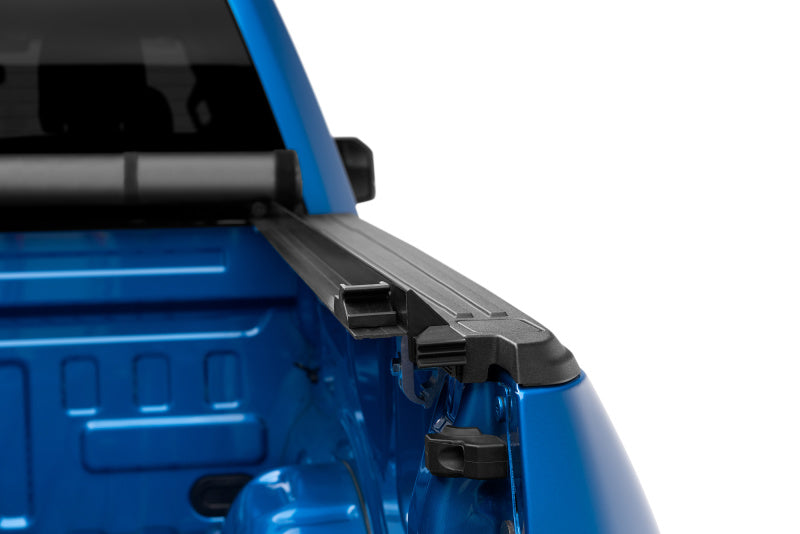 Couvre-caisse enroulable Genesis pour Chevy Silverado 1500 (caisse de 6,5 pieds) 07-17 de Lund - Noir