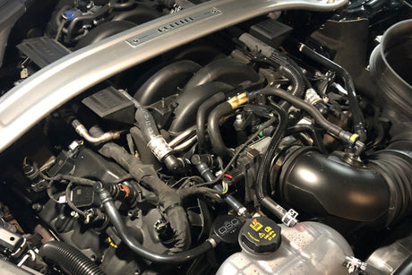 Séparateur d'huile côté passager J&amp;L 2018-2023 Ford Mustang GT 3.0 - Noir anodisé