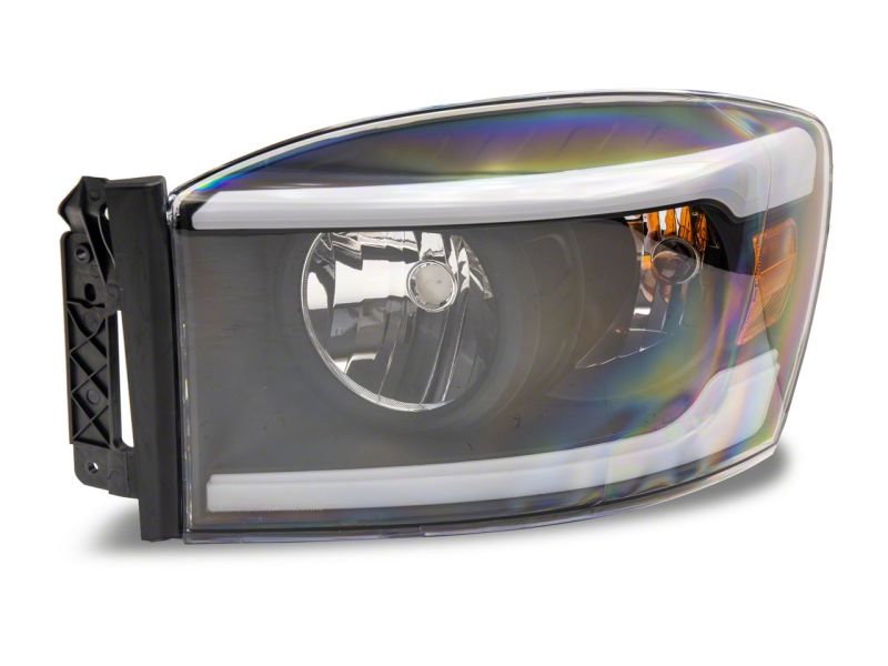 Phares axiaux Raxiom 06-09 Dodge RAM 1500/2500/3500 avec barre LED SEQL - Boîtier noir (lentille transparente)