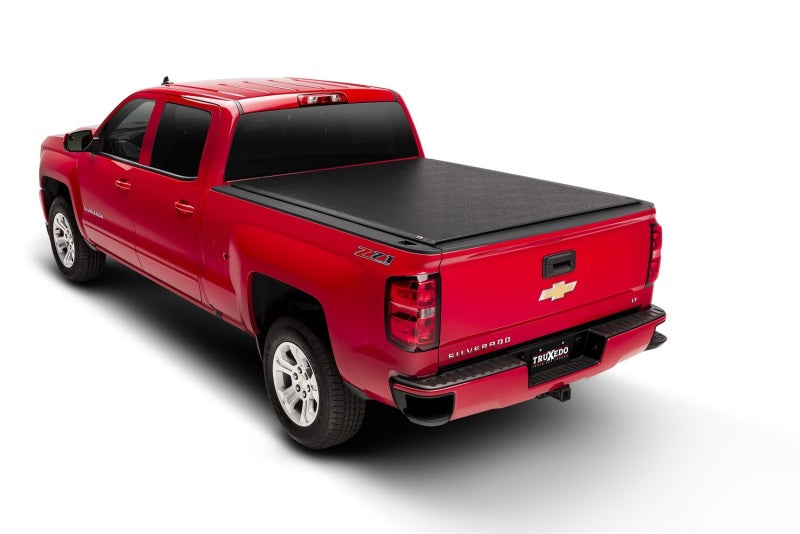 Truxedo 16-18 GMC Sierra et Chevrolet Silverado 1500/2500/3500 avec barre sport 6 pieds 6 pouces Lo Pro Bed Cover