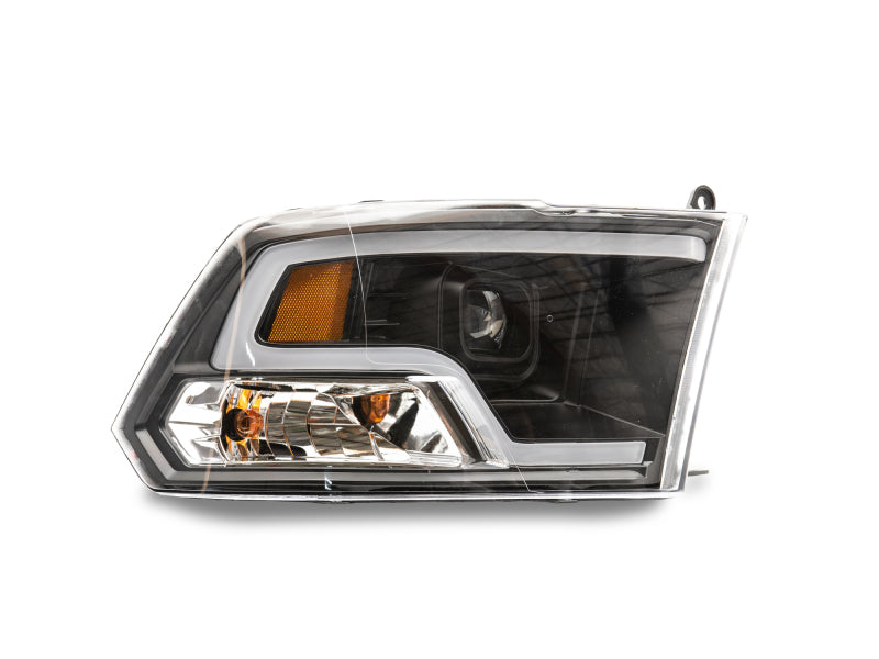 Phares de projecteur à LED Raxiom 09-18 RAM 1500 - Boîtier noir (lentille transparente)