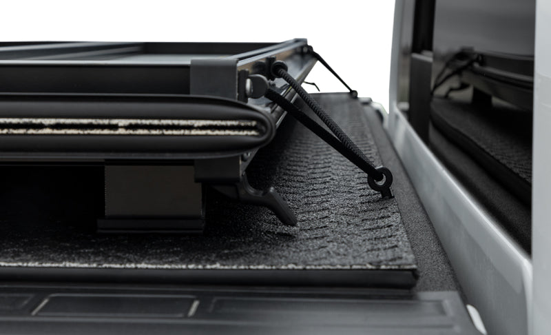 Housse de protection à trois volets Access LOMAX Pro Series 2019+ Ram 1500 5 pi 7 po à caisse courte Blk Diamond Mist (sans boîte Ram)