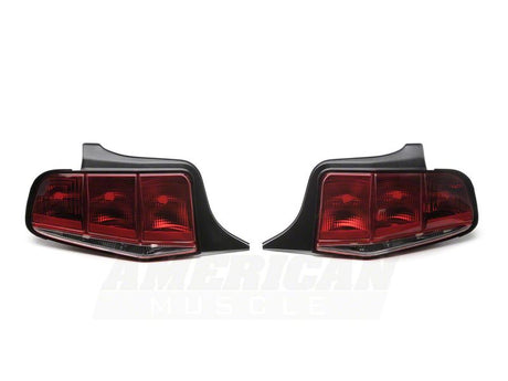 Feux arrière Raxiom 10-12 Ford Mustang Aero - Boîtier noir (lentille fumée)