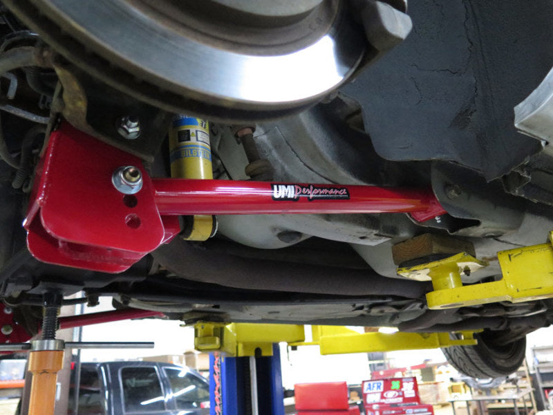 Supports de relocalisation du bras de suspension inférieur GM F-Body 82-02 UMI Performance - Boulonnés