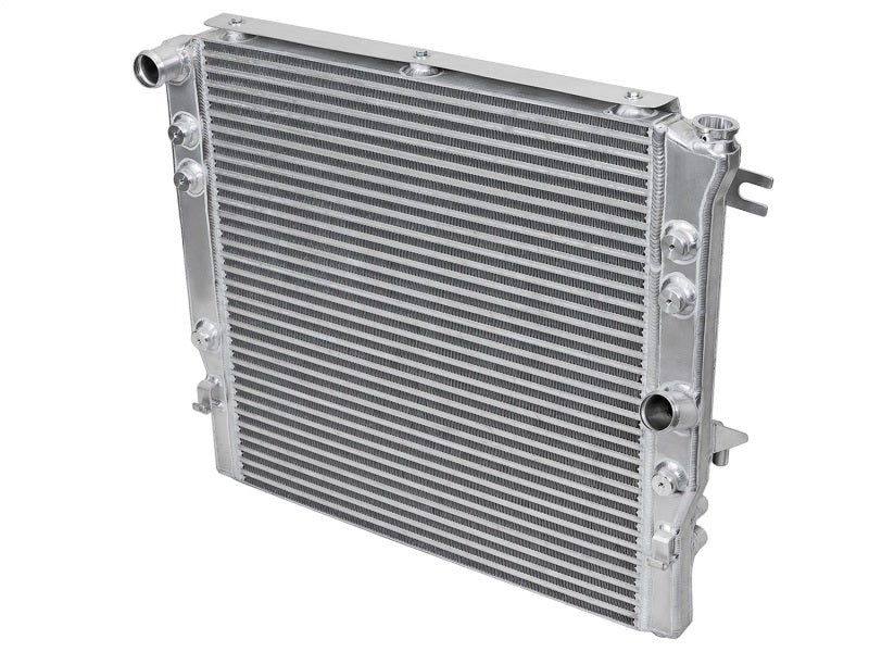 Radiateur à barres et plaques aFe BladeRunner GT Series avec tuyaux noirs 07-11 Jeep Wrangler (JK) V6 3,8 L