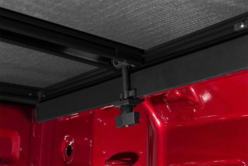 Lund 19-23 Chevrolet Silverado 1500 Genesis Elite à trois volets avec caisse de 6,5 pieds - Noir