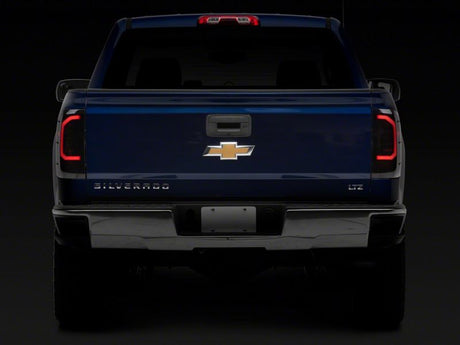 Feux arrière à LED Raxiom 14-18 Chevrolet Silverado 1500 Axial Series - Boîtier noir (lentille fumée)