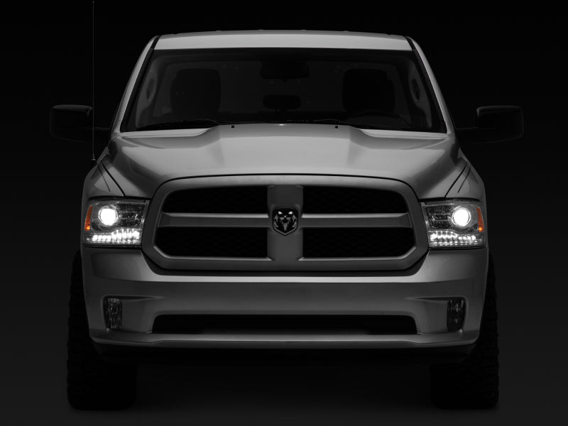 Phares à LED Raxiom 09-18 Dodge RAM 1500 Halo avec clignotants Swtchbck - Chrome Hsng (lentille transparente)