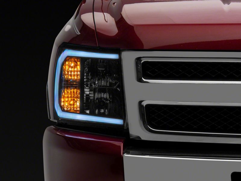 Phares Raxiom 07-13 Chevrolet Silverado 1500 série axiale avec barre LED - boîtier noir (lentille transparente)