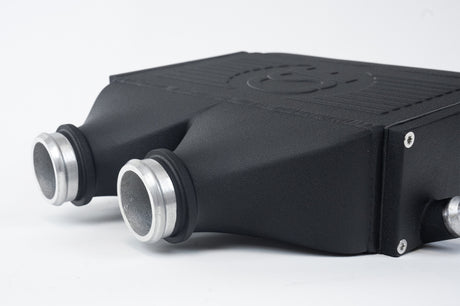 Refroidisseur d'air de suralimentation à montage supérieur CSF 2014+ pour BMW M3/M4 (F8X) - Noir froissé