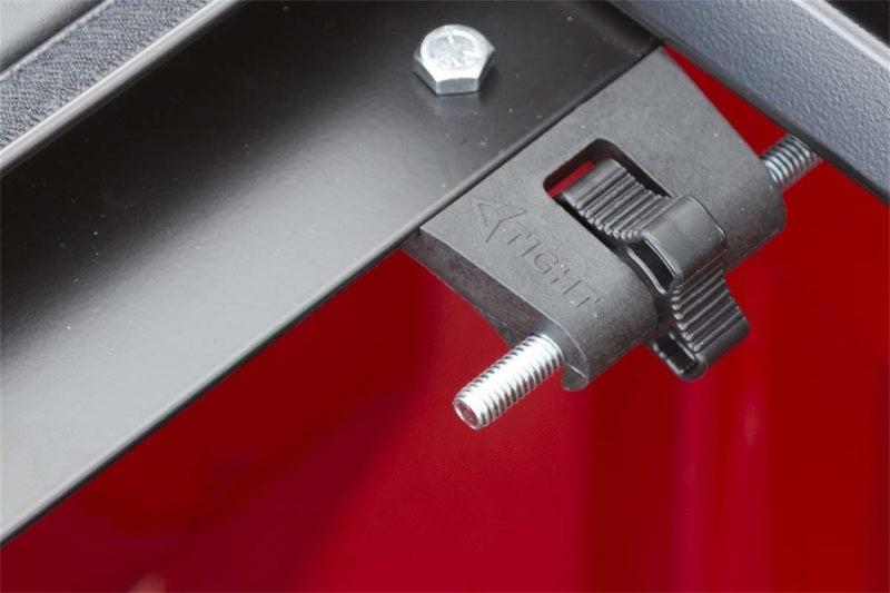 Housse enroulable pour benne Tundra Access Lorado 07-19 de 6 pi 6 po (avec garde-corps de pont)