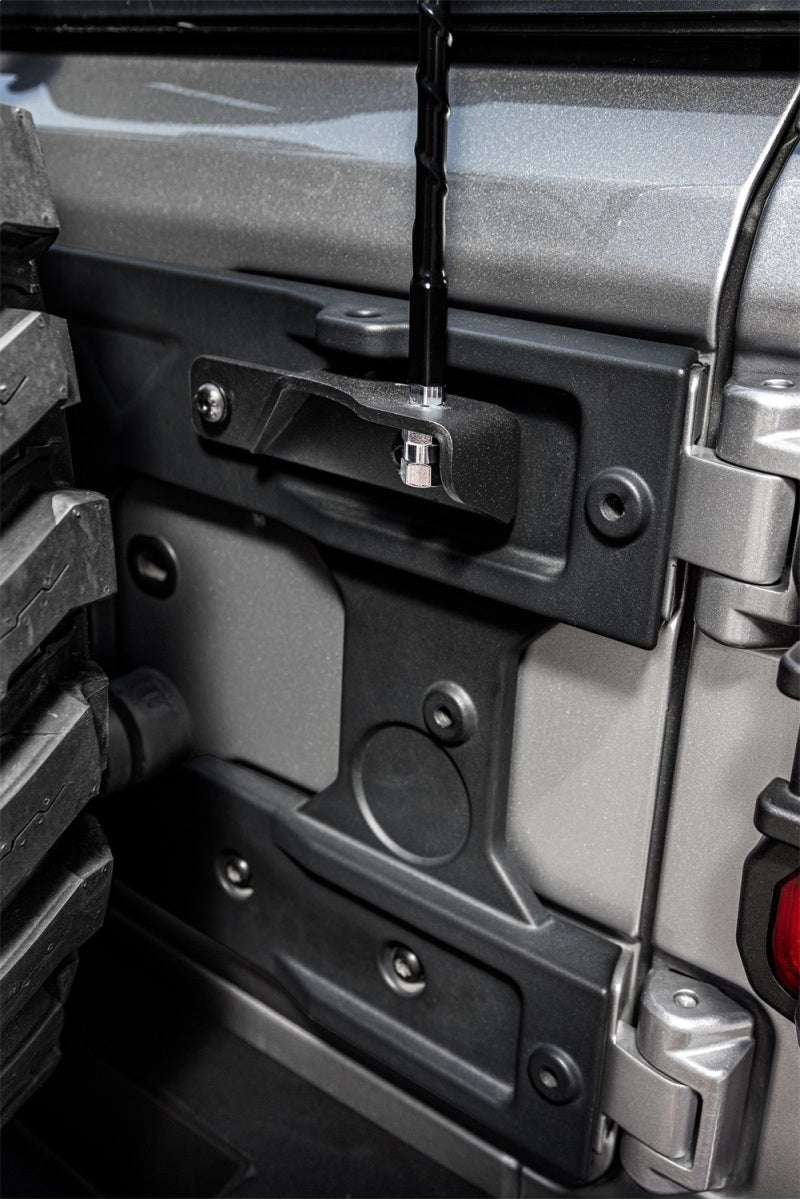 Support d'antenne radio CB Rugged Ridge 18-22 Jeep Wrangler JL