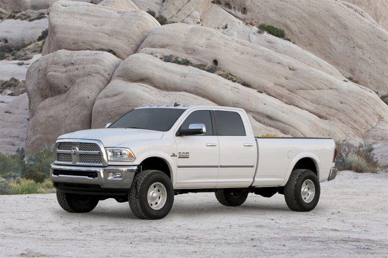 Fabtech 13-18 Ram 3500 4WD avec bras de rayon d'usine Kit Spcr de bobine de 2,5 pouces avec amortisseurs de performance