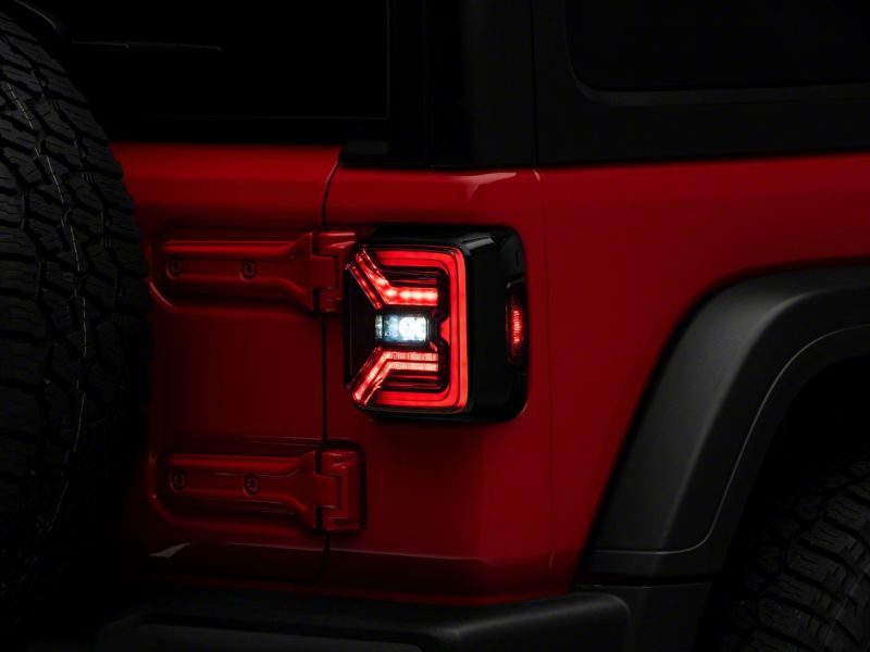 Feux arrière à LED Raxiom 18-23 Jeep Wrangler JL Axial Series - Boîtier noir (lentille fumée)