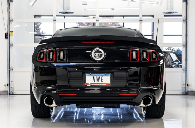 Échappement arrière AWE Tuning S197 Mustang GT - Édition Touring (embouts chromés argentés)