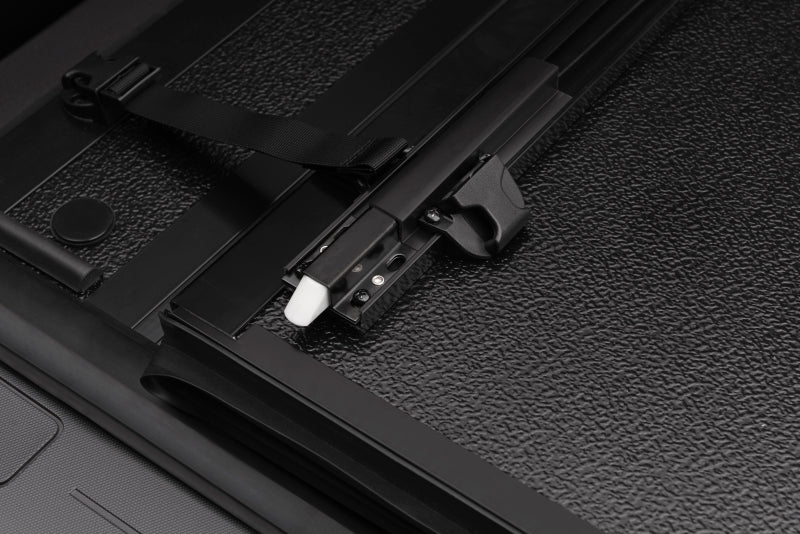 BAK 14-18 Chevy Silverado 1500 / 15-20 Chevy Silverado 2500/3500 5 pi 8 po BAKFlip G2