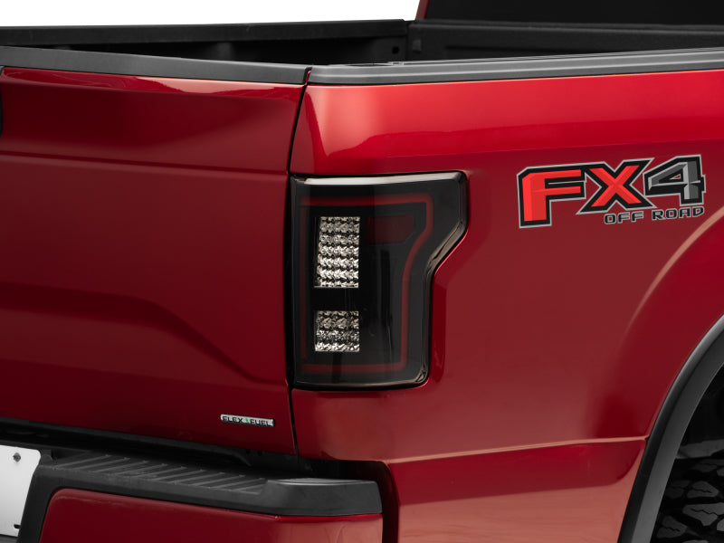 Raxiom 15-17 Ford F-150 avec feux arrière à LED non BLIS et clignotants séquentiels - Blk Hsng (lentille fumée)