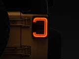 Feux arrière à LED Raxiom 07-18 Jeep Wrangler JK Axial Series - Boîtier noir (lentille fumée foncée)
