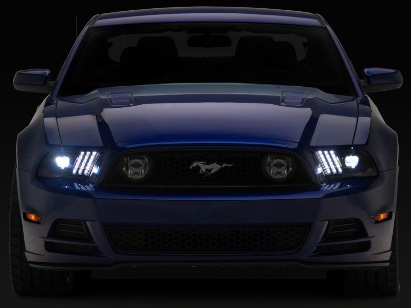 Phares de projecteur à LED Raxiom 13-14 Ford Mustang SEQL, clignotants - Boîtier noir (lentille transparente)